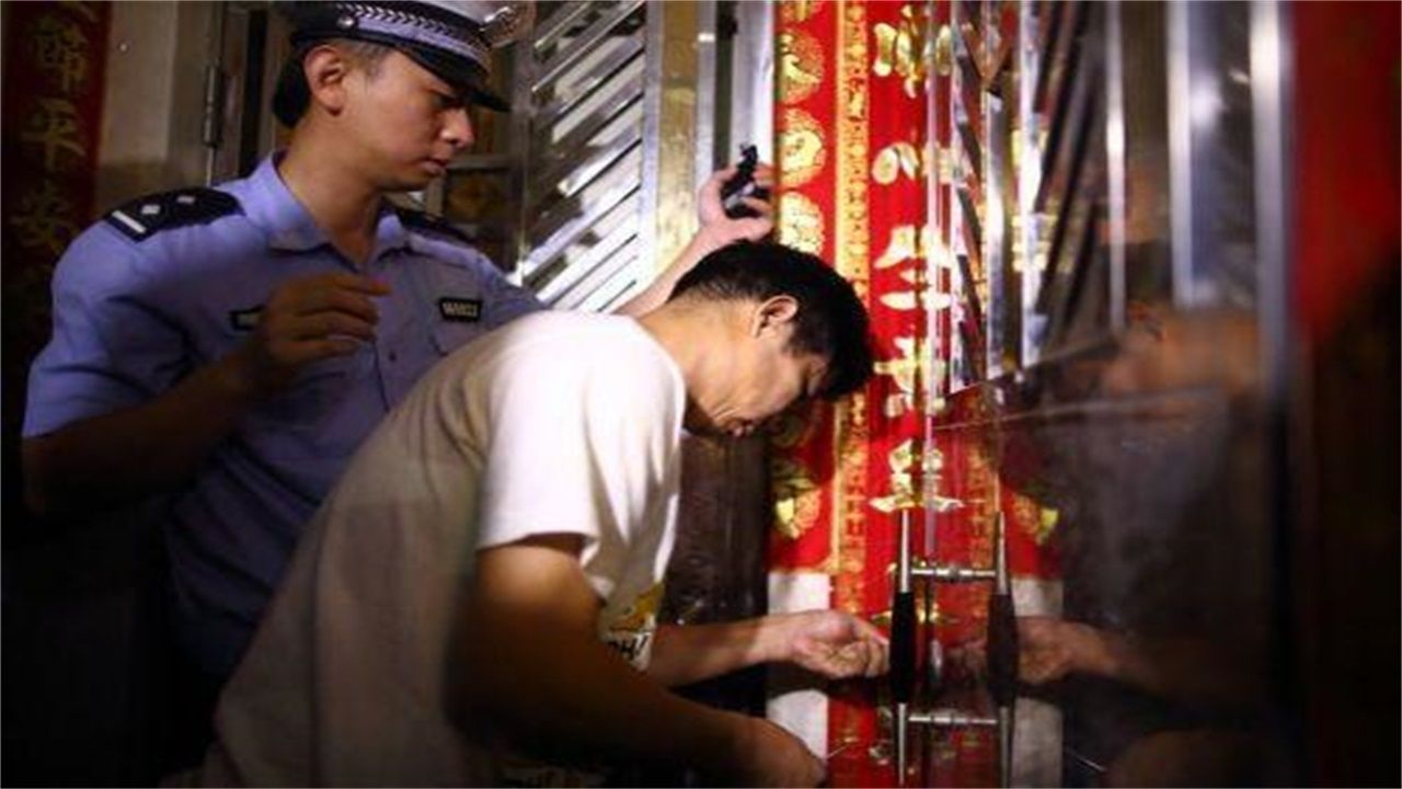 黔南请开锁师傅开了锁后，师傅为什么一般都不进门，就算主人请也不进去？